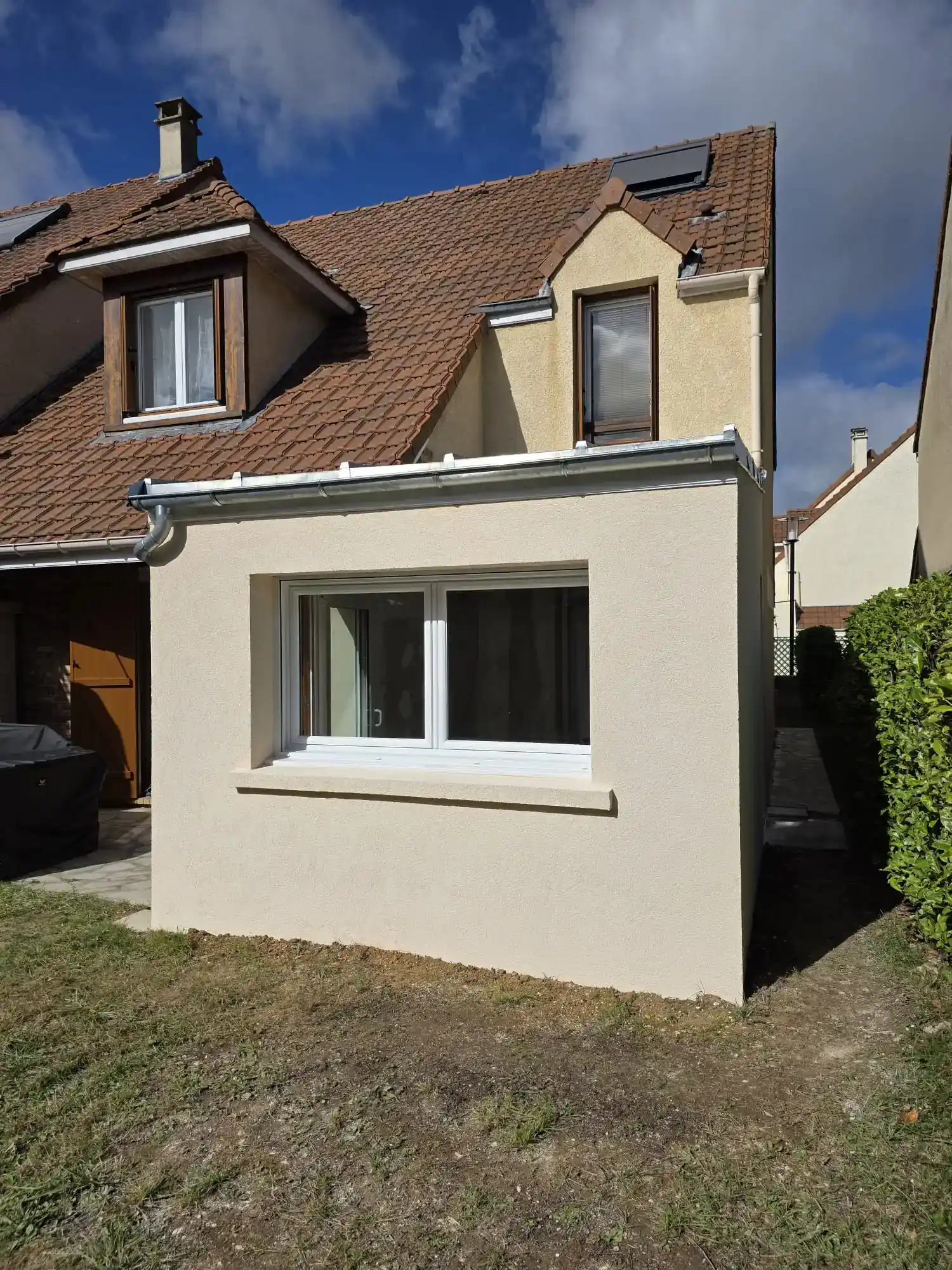 extension réalisée par ci rénovation à montigny le bretonneux dans les yvelines. Fenetres double fitrage